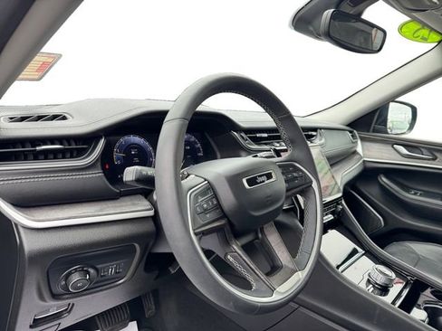 Certified 2023 Jeep Grand Cherokee L Limited w/ Black Appearance Package AWD/4WD image 11