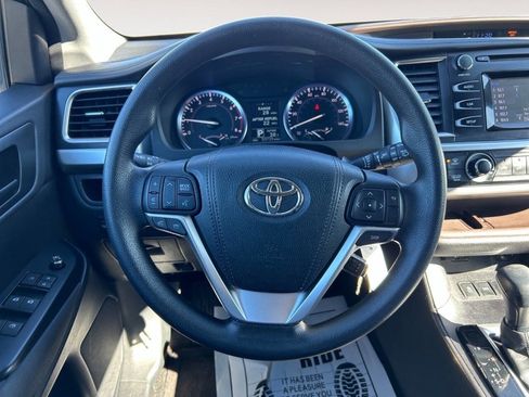 Used 2016 Toyota Highlander LE image 15