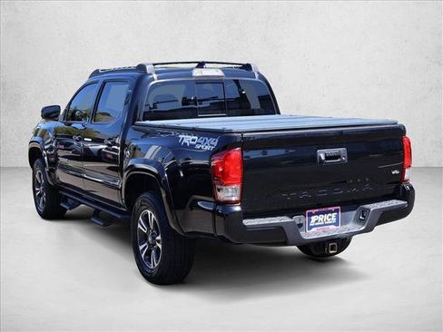 Used 2017 Toyota Tacoma TRD Sport AWD/4WD image 8