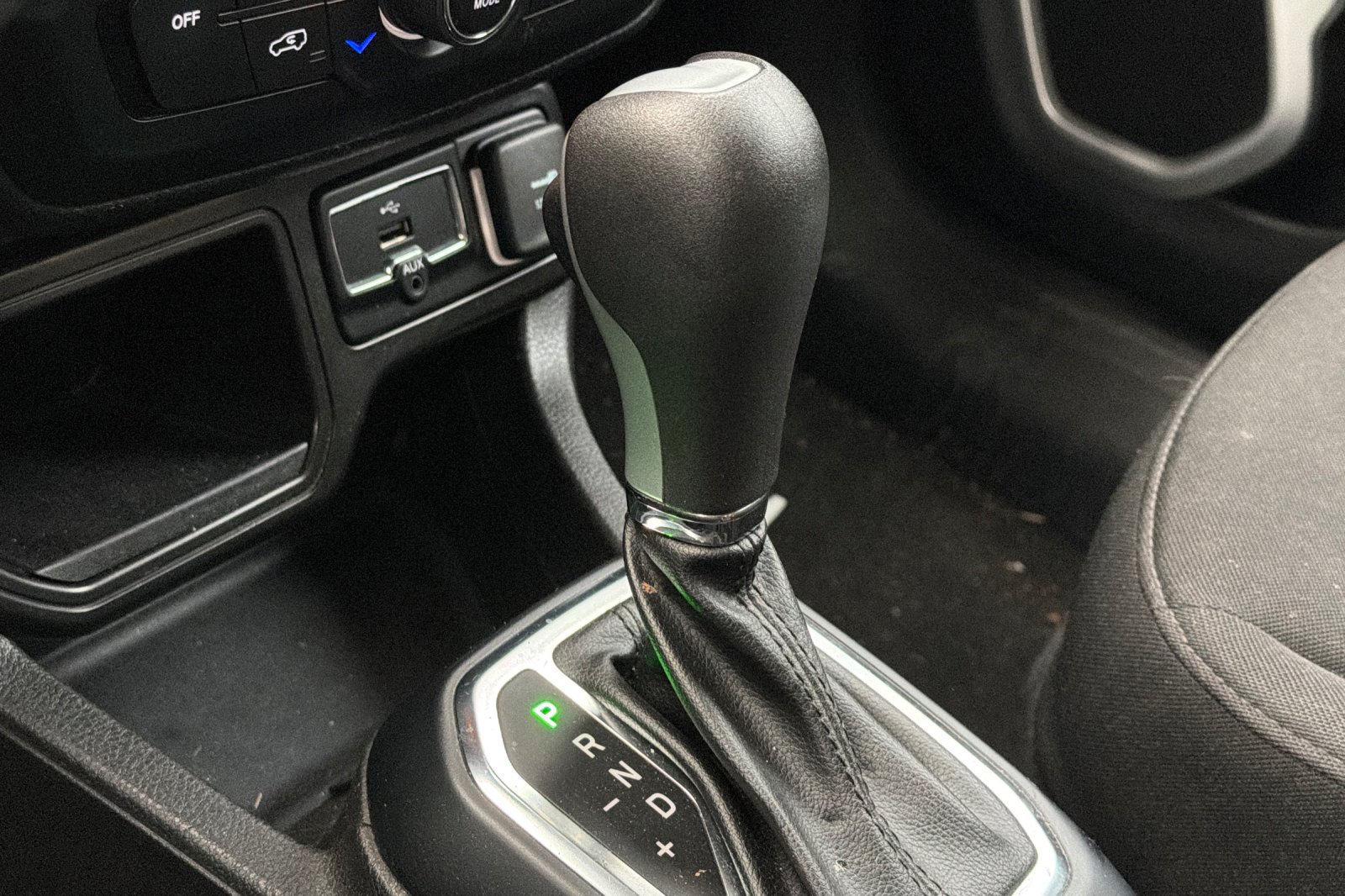 Used 2021 Jeep Renegade Latitude FWD image 27