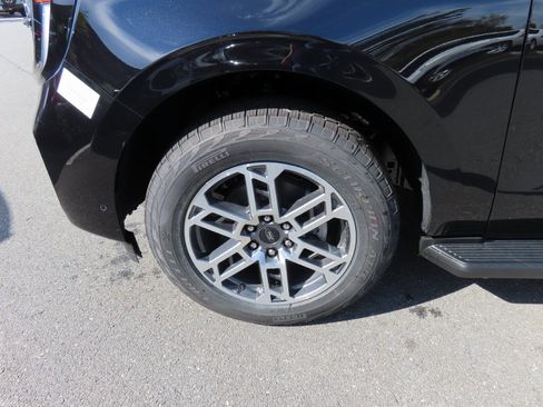 New 2025 Ford Expedition Active image 8