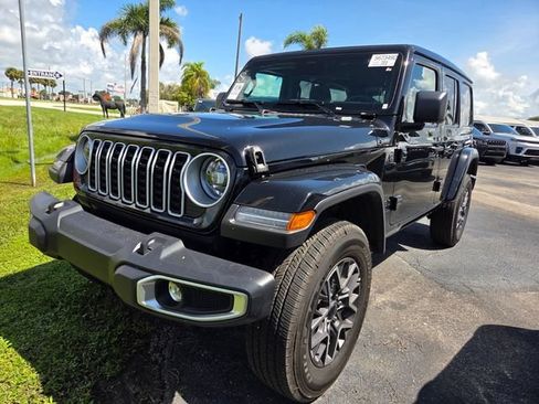 Used 2026 Jeep Wrangler Unlimited Sahara AWD/4WD image 3
