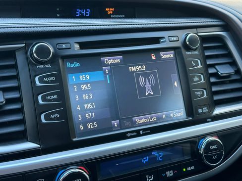 Used 2015 Toyota Highlander XLE image 35