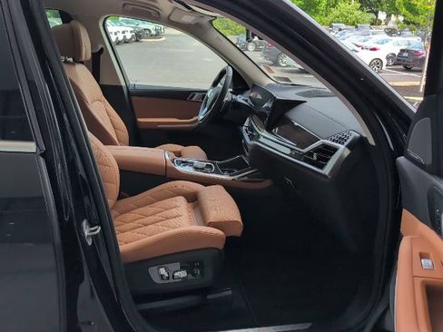 Used 2025 BMW X7 xDrive40i w/ Premium Package AWD/4WD image 22