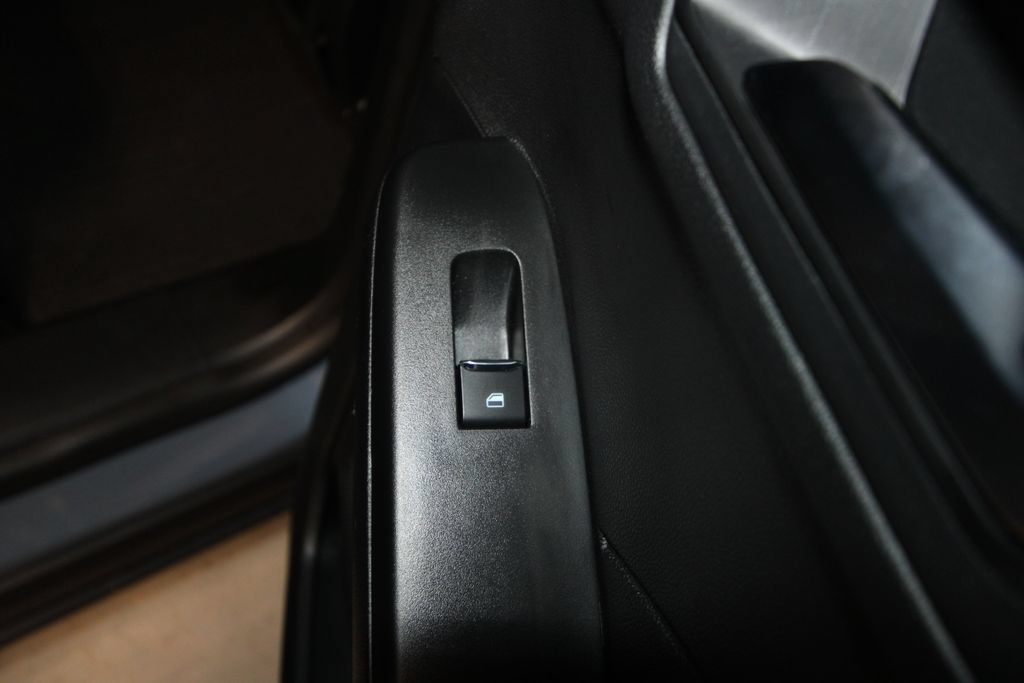 Used 2025 Ford Escape SE w/ PHEV Premium Package FWD image 27