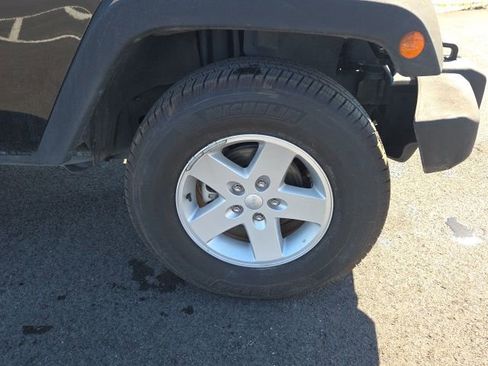 Used 2018 Jeep Wrangler Sport image 4