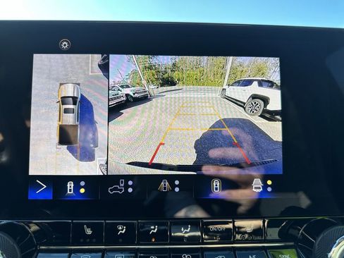 Used 2024 Chevrolet Colorado ZR2 w/ Technology Package image 24