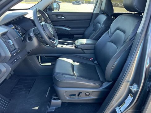Used 2022 Nissan Pathfinder SL w/ Cargo Package FWD image 6