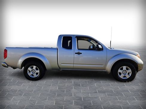 Used 2006 Nissan Frontier SE w/ (P01) Power Pkg image 2