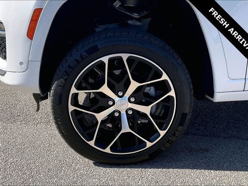 Used 2022 Jeep Grand Cherokee Summit AWD/4WD image 7