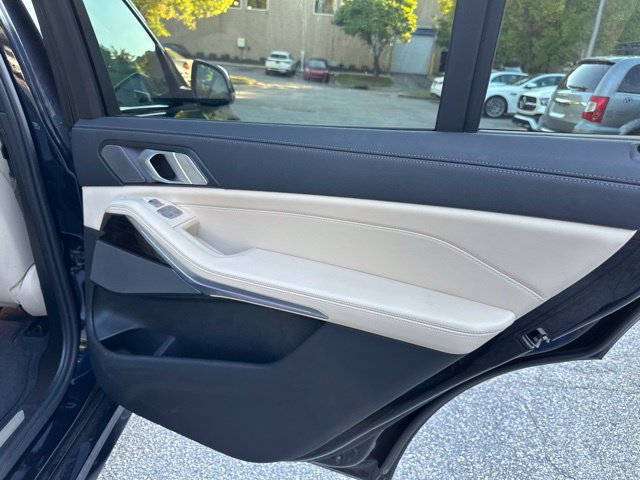 Used 2021 BMW X7 xDrive40i w/ M Sport Package AWD/4WD image 17
