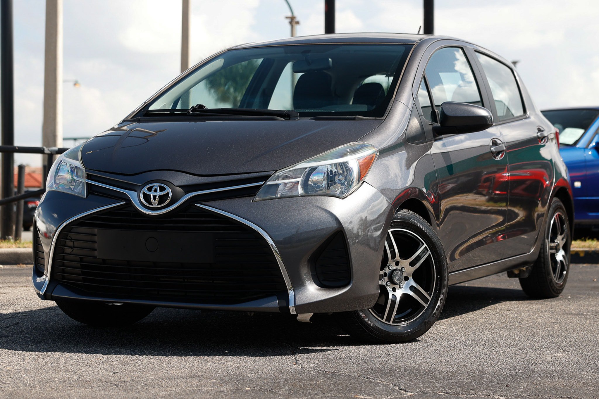 Used 2015 Toyota Yaris L FWD image 1