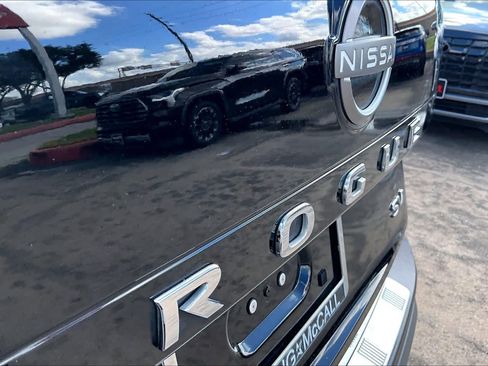 Certified 2023 Nissan Rogue SV FWD image 30