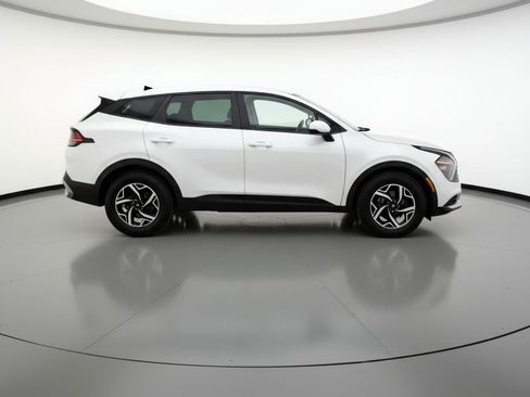 Used 2025 Kia Sportage LX FWD image 11