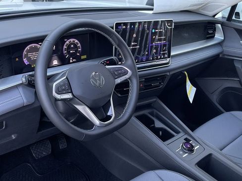 New 2025 Volkswagen Tiguan SE image 11