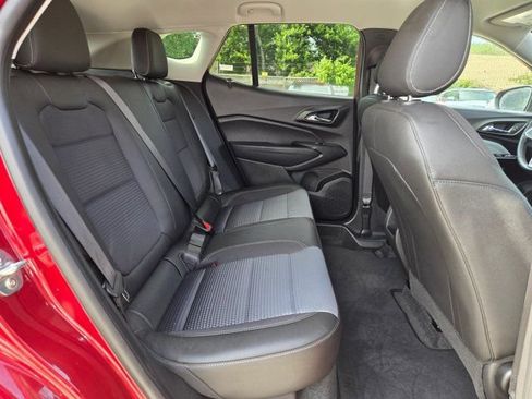 Used 2025 Chevrolet Trax LT w/ LT Convenience Package FWD image 26