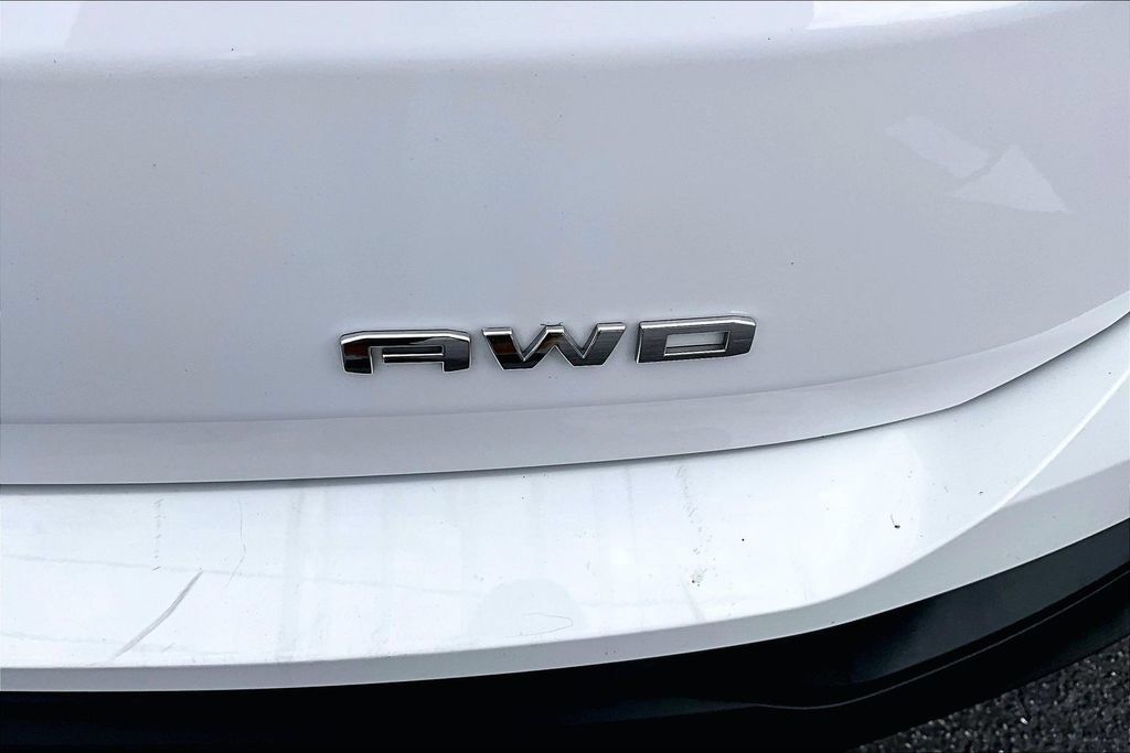 Used 2024 GMC Terrain SLE AWD/4WD image 24