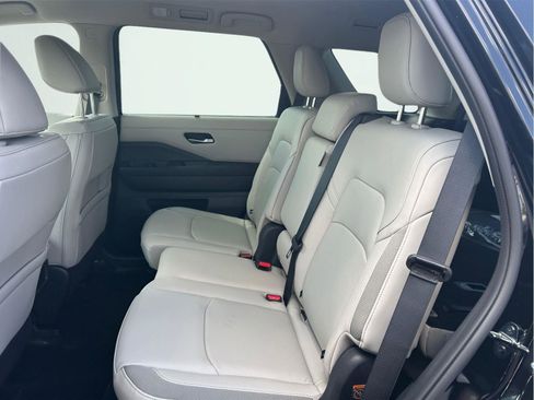 New 2025 Nissan Pathfinder SL w/ Black Appearance Package image 13