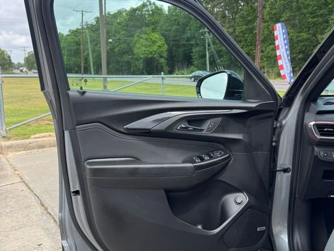 Used 2023 Chevrolet TrailBlazer RS w/ Sun and Liftgate Package image 7