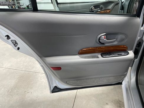 Used 2000 Buick Le Sabre Custom w/ Luxury Opt Pkg image 16