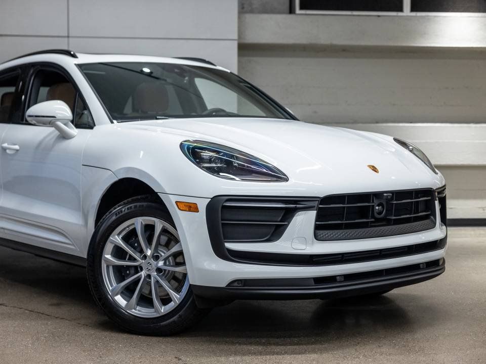Certified 2026 Porsche Macan AWD/4WD image 13