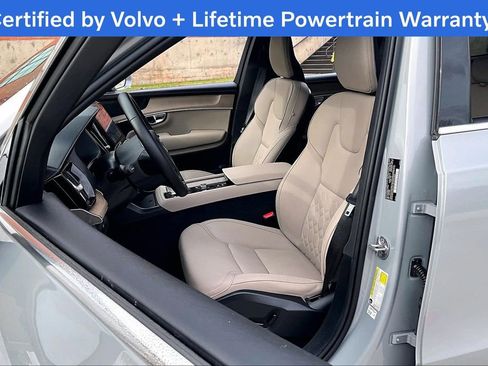 Used 2025 Volvo XC90 B5 Plus image 32