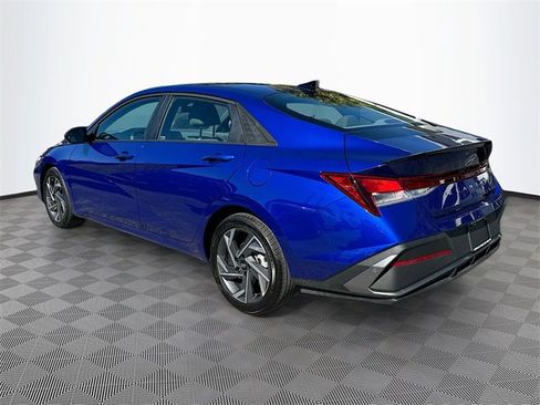 Used 2025 Hyundai Elantra Sport image 5