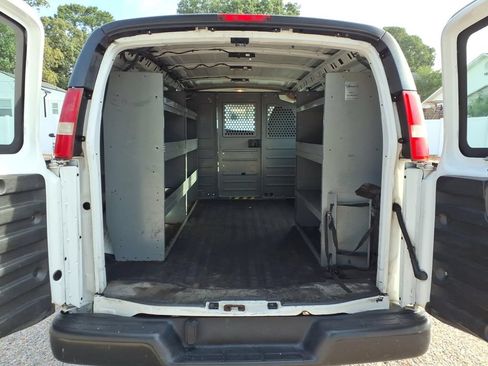 Used 2015 Chevrolet Express 2500 RWD image 10