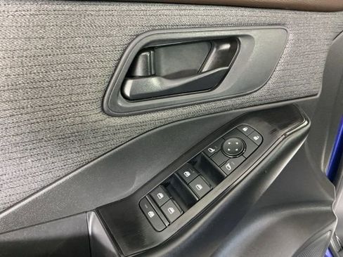 Used 2023 Nissan Rogue S image 15