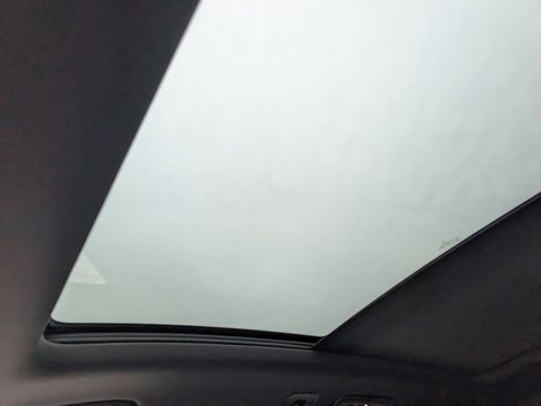 Used 2025 Porsche Macan 4 Electric image 19