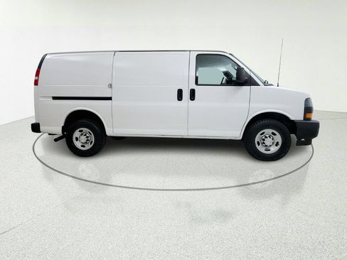 Used 2018 Chevrolet Express 3500 w/ Driver Convenience Package RWD image 7