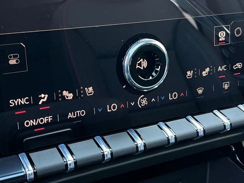 New 2026 GMC Yukon AT4 w/ AT4 Premium Package AWD/4WD image 21