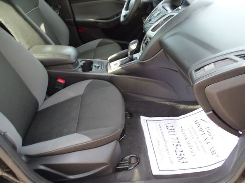 Used 2014 Ford Focus SE w/ SE Winter Package FWD image 32