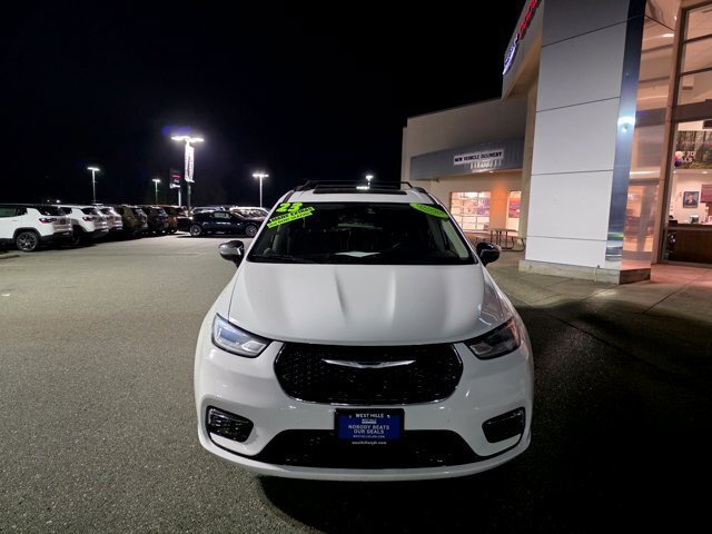 Certified 2023 Chrysler Pacifica Limited FWD image 3