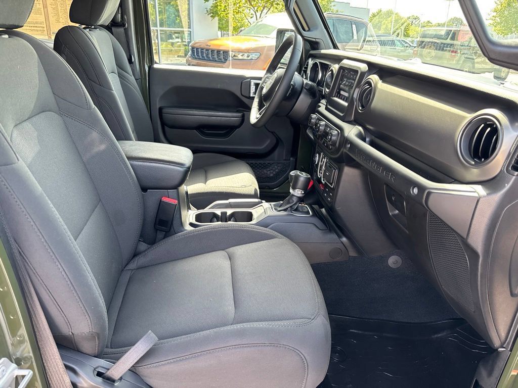 Used 2023 Jeep Wrangler Unlimited AWD/4WD image 27