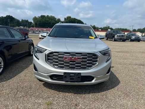 Used 2019 GMC Terrain Denali w/ Driver Alert Package II AWD/4WD image 2