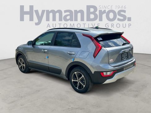 Certified 2025 Kia Niro EX FWD image 6