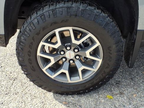 Used 2022 GMC Canyon AT4 w/ Trailering Package image 9