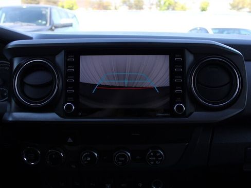 Used 2020 Toyota Tacoma TRD Sport w/ Technology Package AWD/4WD image 27