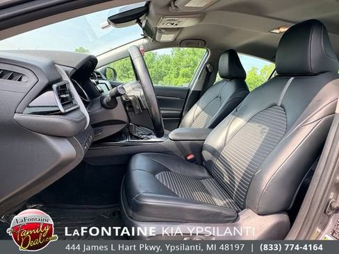 Used 2019 Toyota Camry SE FWD image 9