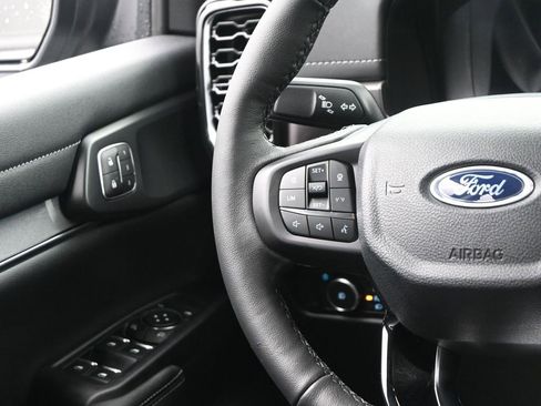 New 2025 Ford Ranger Lariat w/ FX4 Off-Road Package image 37