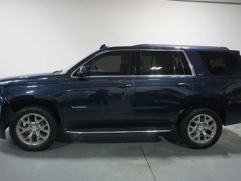 Used 2019 GMC Yukon SLT image 3