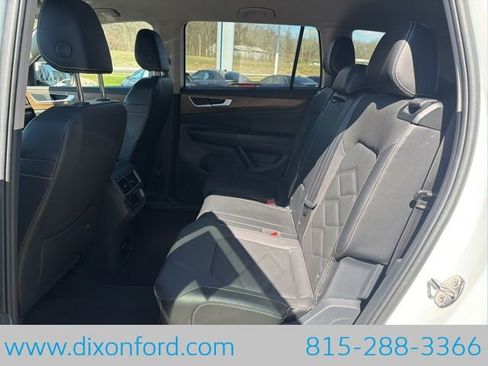 Used 2024 Volkswagen Atlas SE AWD/4WD image 22
