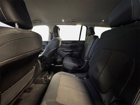 Used 2023 Jeep Grand Cherokee L Laredo image 24