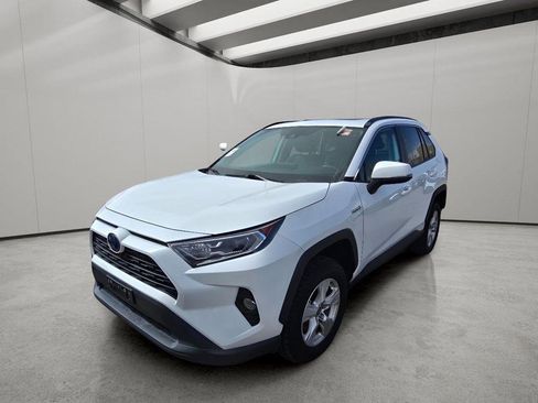 Used 2021 Toyota RAV4 XLE w/ Convenience Package image 1