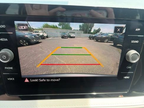 Used 2025 Volkswagen Taos SE FWD image 19