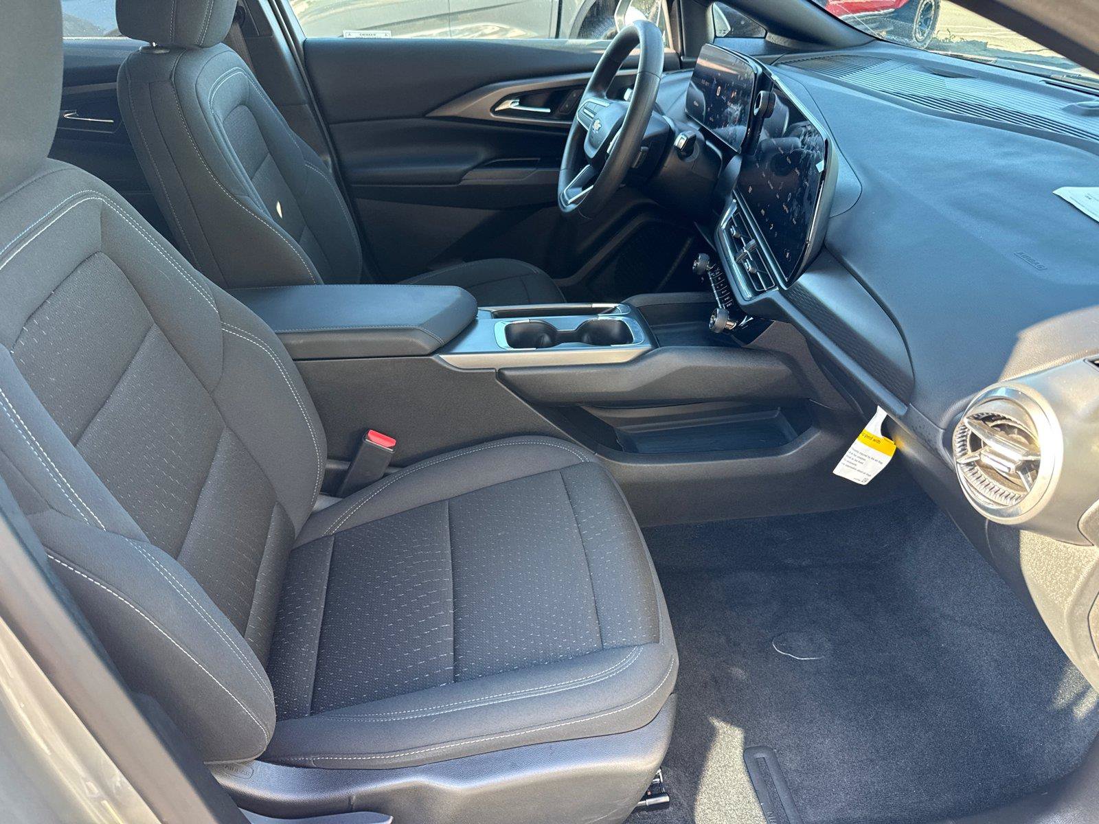 Used 2025 Chevrolet Equinox EV LT FWD image 16
