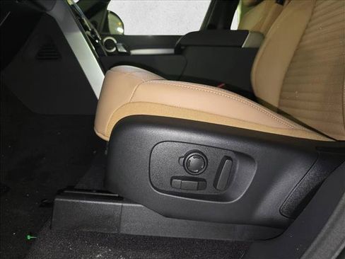 New 2026 Land Rover Discovery Limited Edition AWD/4WD image 29