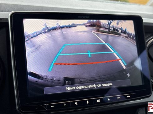 Used 2018 Toyota Tacoma TRD Sport w/ Technology Package image 22