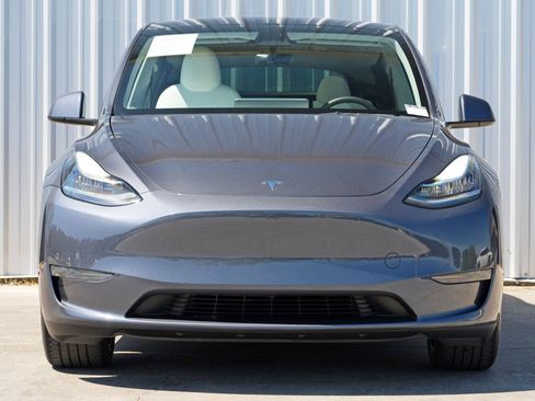 Used 2023 Tesla Model Y Long Range image 7